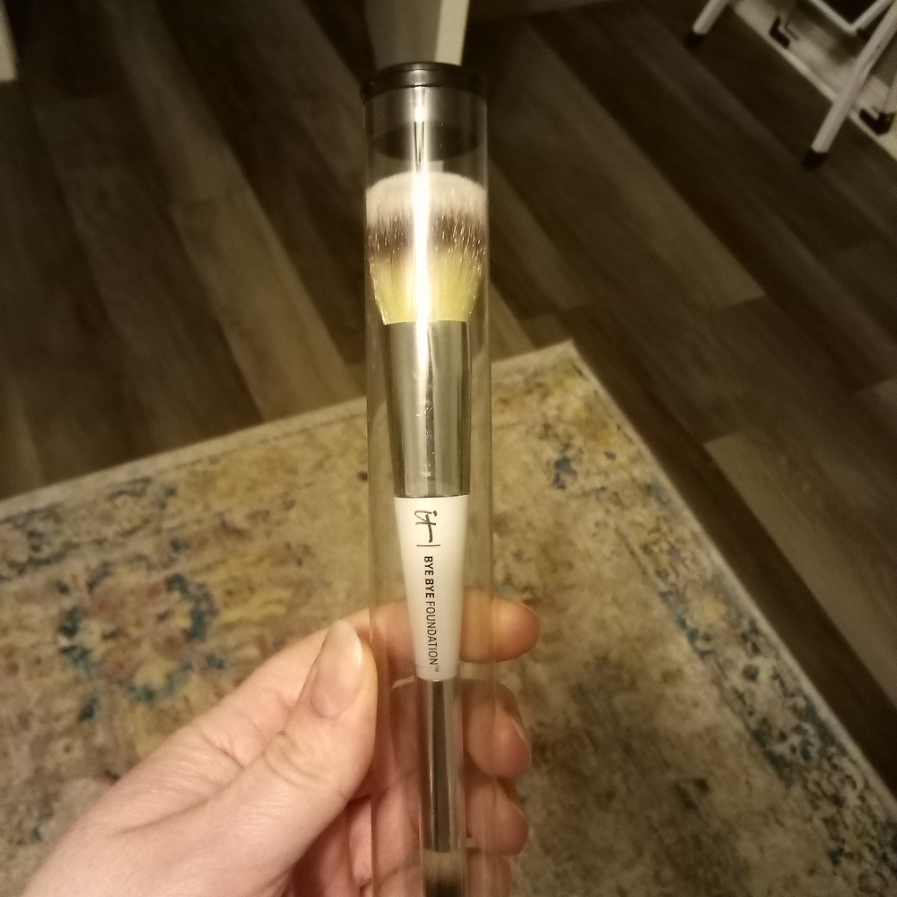 IT Cosmetics Bye Bye Foundation Dual Sided Brush
